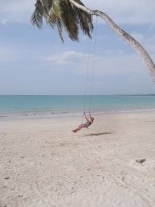 Thailand Khao Lak Strand Meer Palme ich achaukel