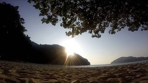 Thailand Urlaub Surin Srand Meer Sonnenuntergang himterm Berg